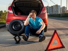 Hướng dẫn xử lý nhanh khi vỏ xe ô tô bị xì hơi giữa đường cao tốc