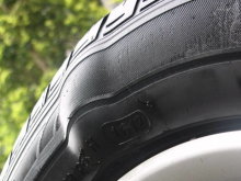 So sánh giá vá vỏ không ruột và thay vỏ mới: Lúc nào nên vá, lúc nào nên thay?