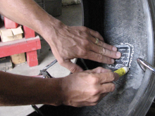 Vá vỏ nóng và vá vỏ lạnh cho ô tô: Cái nào bền hơn, tiết kiệm hơn?