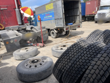 Dịch vụ vá vỏ gần đây nhất: Giải pháp cứu hộ lốp nhanh chóng và uy tín