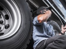 Các yếu tố quyết định giá vá vỏ không ruột mà tài xế thường bỏ qua