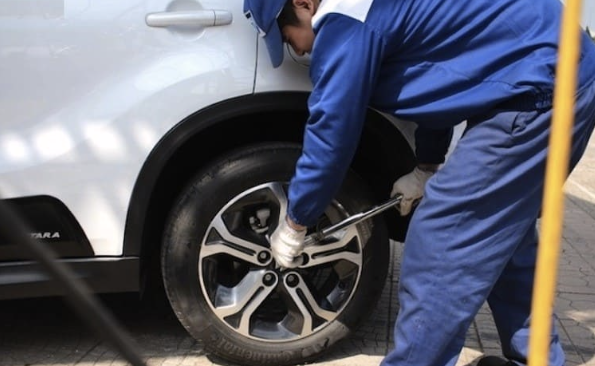 giá vá vỏ xe ô tô