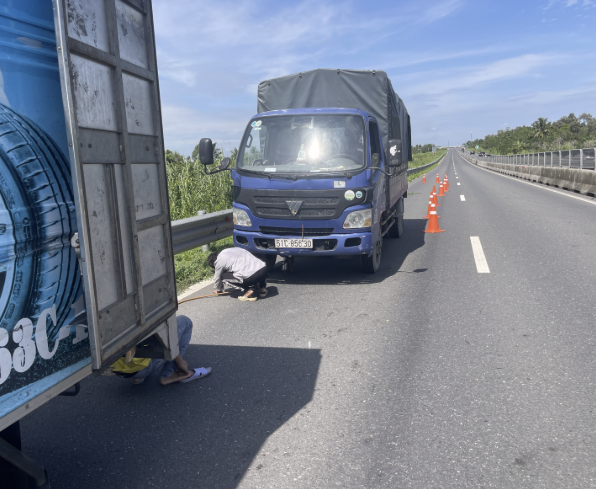 &nbsp;vá vỏ cao tốc trung lương