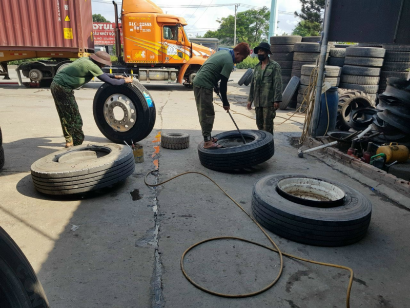 Xử lý lốp cán đinh