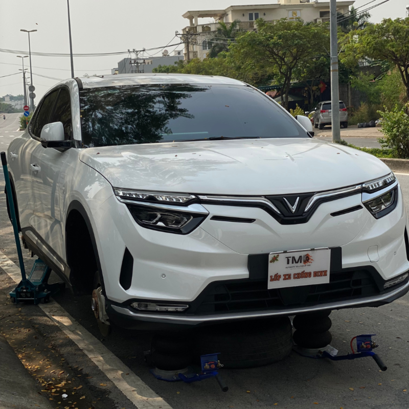 Kiểm tra lốp xe dịch vụ
