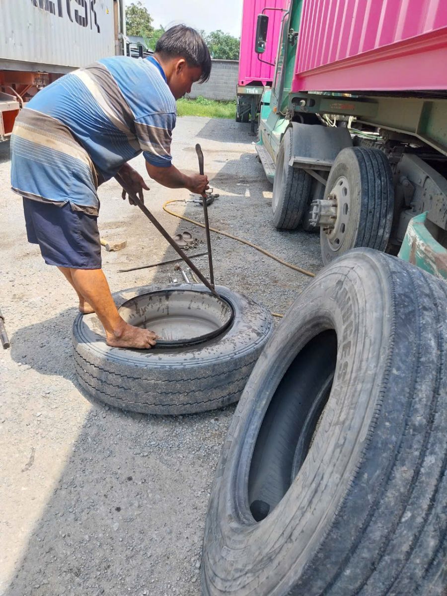 vá vỏ lưu động trảng bàng