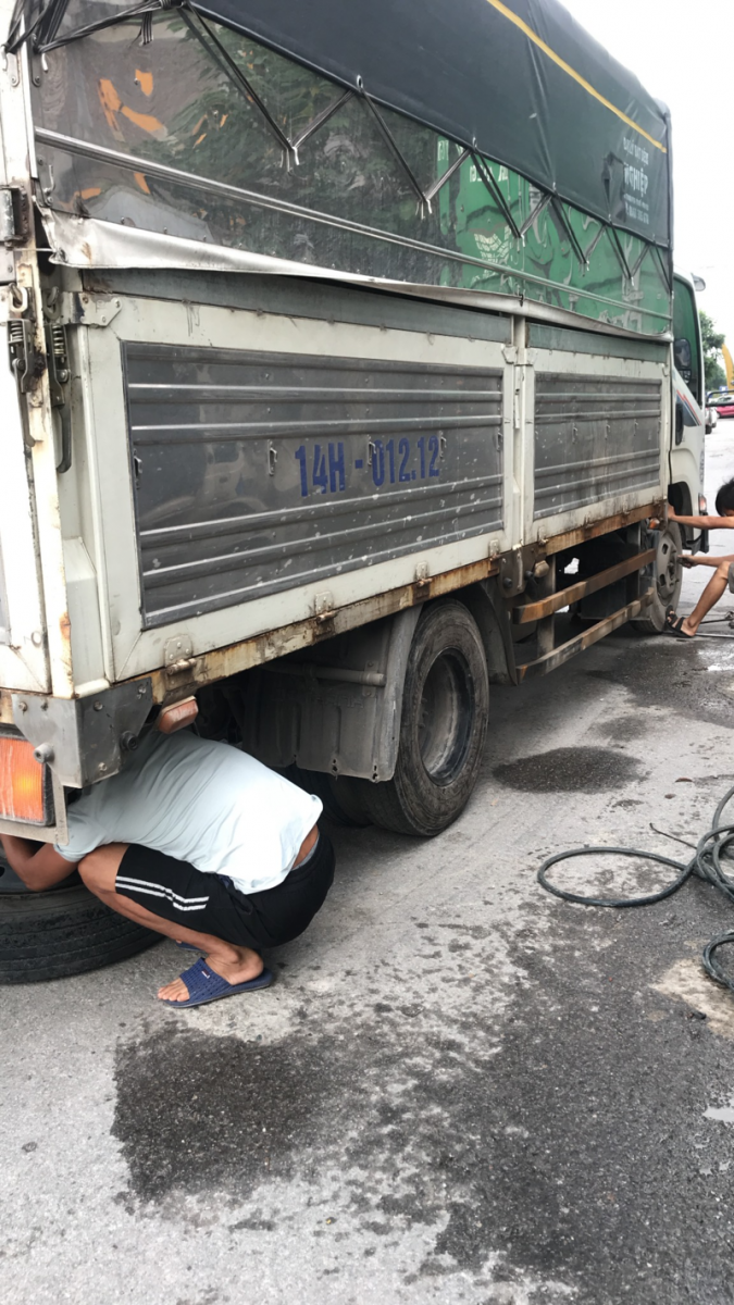 va-vo-xe-tai-luu-dong-khu-cong-nghiep-trang-bang