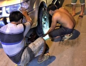 Vá Vỏ Xe Bán Tải Lưu Động Tận Nơi 24/7 Tại Củ Chi, Hóc Môn