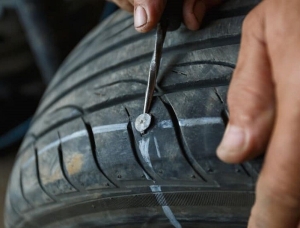 Bỏ túi kinh nghiệm vá vỏ xe tải hiệu quả và an toàn