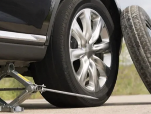 Top các tình huống bắt buộc nên gọi vá vỏ ô tô lưu động thay vì tự xử lý tại chỗ