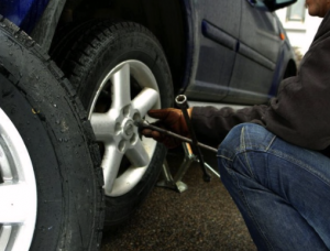 Dịch vụ vá vỏ ô tô Quận 12 uy tín, chuyên nghiệp, phục vụ 24/7