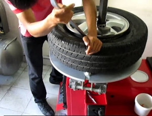 Vá vỏ xe hơi: Tổng hợp các phương pháp, quy trình và lưu ý quan trọng