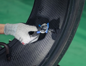 Các kiểu vá vỏ xe ô tô phổ biến: Ưu nhược điểm từng phương pháp